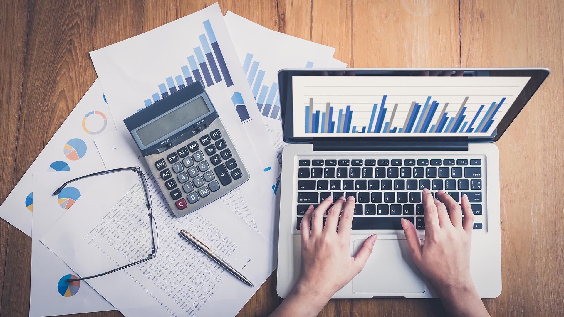 cpa using computer and calculator for tax management dublin ca